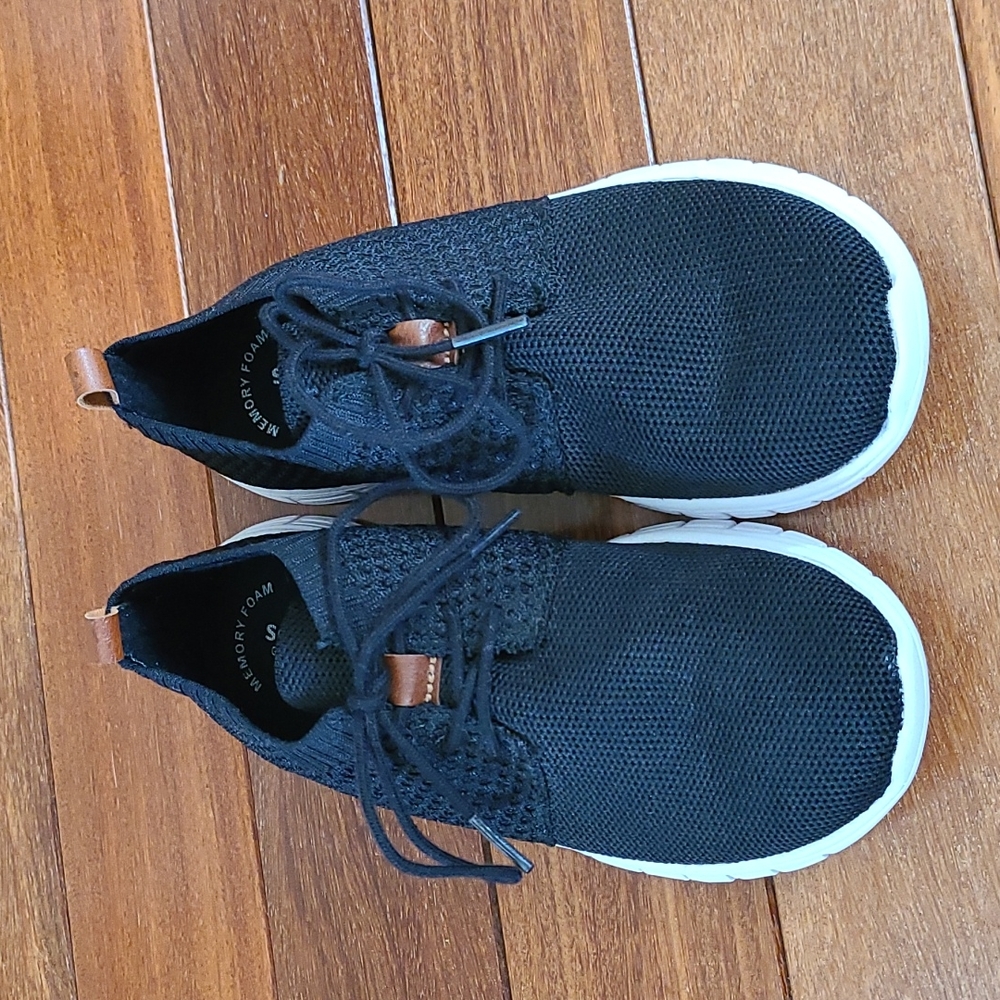Sonoma boys size 1 sneakers